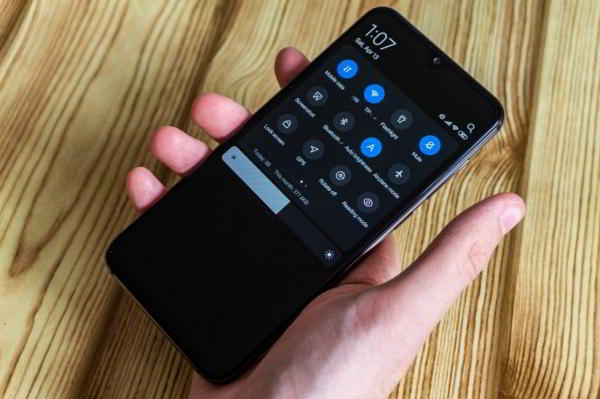 Обзор Xiaomi Mi 9 SE - компактный и немного упрощенный флагман Обзор Xiaomi Mi 9 SE - компактный и немного упрощенный флагман