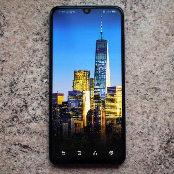 Обзор смартфона Huawei P smart 2019: бюджетник на все руки Обзор смартфона Huawei P smart 2019: бюджетник на все руки