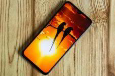 Обзор Xiaomi Mi 9 SE - компактный и немного упрощенный флагман Обзор Xiaomi Mi 9 SE - компактный и немного упрощенный флагман