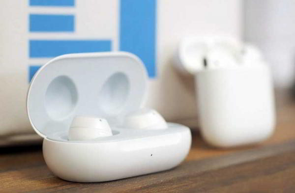 Обзор Samsung Galaxy Buds: долгожданных беспроводных наушников Обзор Samsung Galaxy Buds: долгожданных беспроводных наушников