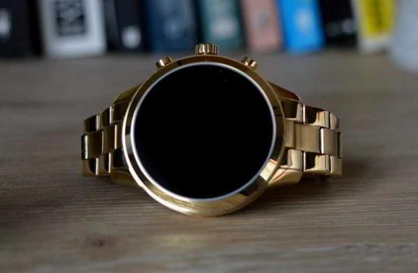 Обзор Michael Kors Access Runway: функциональные и модные умные часы Обзор Michael Kors Access Runway: функциональные и модные умные часы