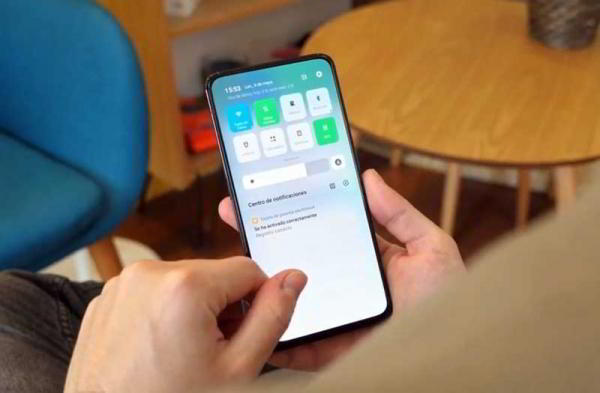 Обзор Oppo Reno: уникальный телефон с выдвижной камерой Обзор Oppo Reno: уникальный телефон с выдвижной камерой