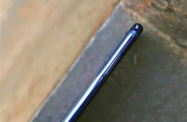 Обзор Xiaomi Mi 9 SE уменьшенной версии флагмана Обзор Xiaomi Mi 9 SE уменьшенной версии флагмана