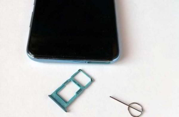 Обзор Honor 10 Lite: бюджетный телефон с потрясной внешностью Обзор Honor 10 Lite: бюджетный телефон с потрясной внешностью