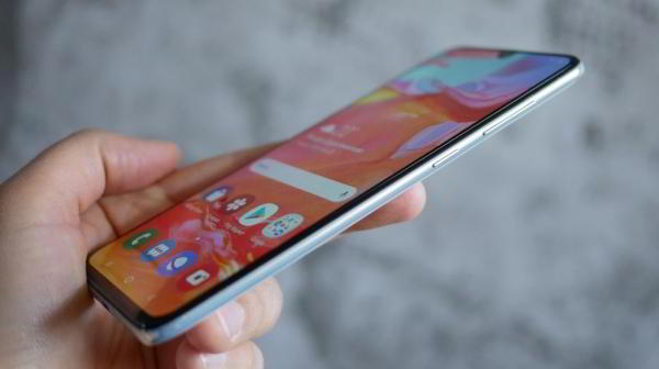 Обзор смартфона Samsung Galaxy A70: внушительный экран и емкая батарея Обзор смартфона Samsung Galaxy A70: внушительный экран и емкая батарея