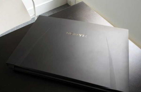 Обзор Gigabyte Sabre 17: мощного ноутбука среднего класса Обзор Gigabyte Sabre 17: мощного ноутбука среднего класса