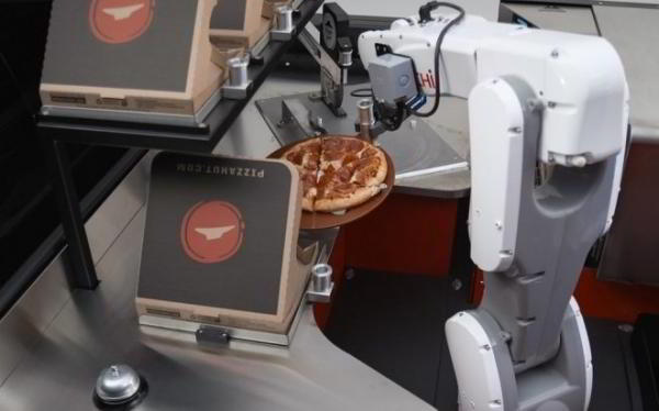 Пикап Tundra PIE Pro научили печь пиццу прямо на ходу Пикап Tundra PIE Pro научили печь пиццу прямо на ходу