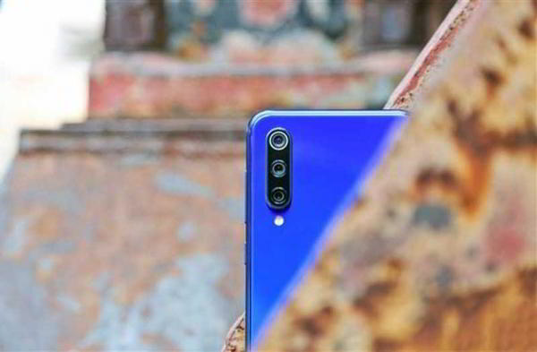 Обзор Xiaomi Mi 9 SE уменьшенной версии флагмана Обзор Xiaomi Mi 9 SE уменьшенной версии флагмана