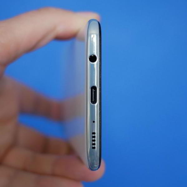 Обзор смартфона Samsung Galaxy A70: внушительный экран и емкая батарея Обзор смартфона Samsung Galaxy A70: внушительный экран и емкая батарея