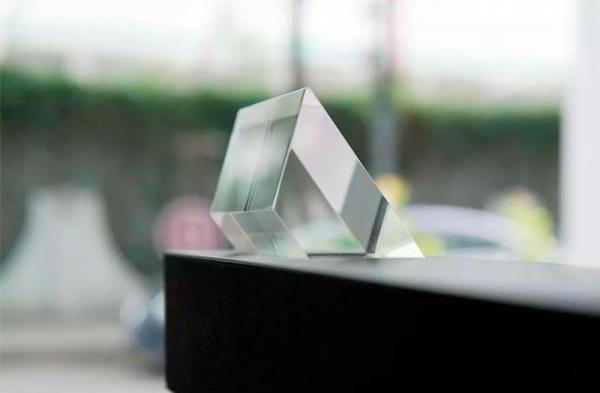 Первый обзор Meizu Gravity: иллюзия парящая в воздухе Первый обзор Meizu Gravity: иллюзия парящая в воздухе