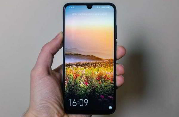 Обзор Honor 10 Lite: бюджетный телефон с потрясной внешностью Обзор Honor 10 Lite: бюджетный телефон с потрясной внешностью