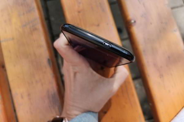 Обзор Xiaomi Mi 9: недорогой флагман Обзор Xiaomi Mi 9: недорогой флагман