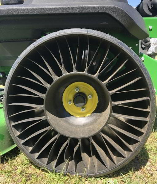 Бескамерные покрышки Tweel не боятся гвоздей и других испытаний Бескамерные покрышки Tweel не боятся гвоздей и других испытаний