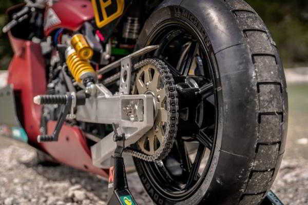 К 100-летнему юбилею компания Indian Motorcycle построила потрясающий байк «Аппалузу» К 100-летнему юбилею компания Indian Motorcycle построила потрясающий байк «Аппалузу»