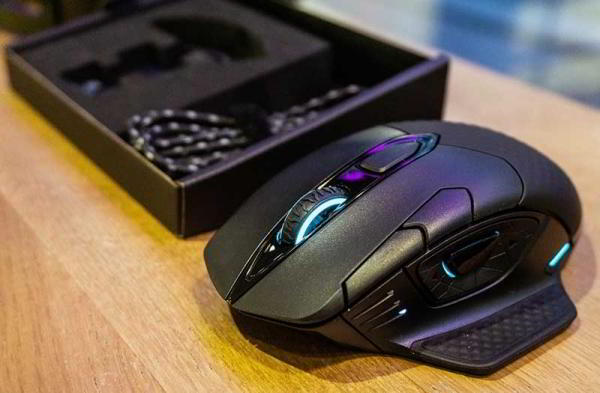 Обзор Corsair Dark Core SE большой беспроводной мыши Обзор Corsair Dark Core SE большой беспроводной мыши