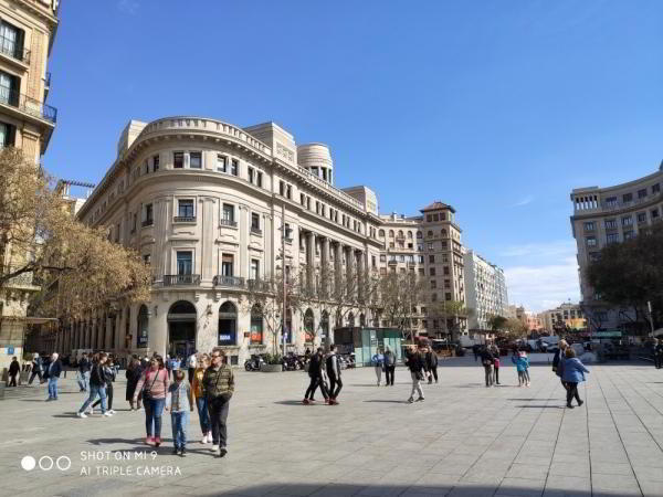 Обзор Xiaomi Mi 9: недорогой флагман Обзор Xiaomi Mi 9: недорогой флагман