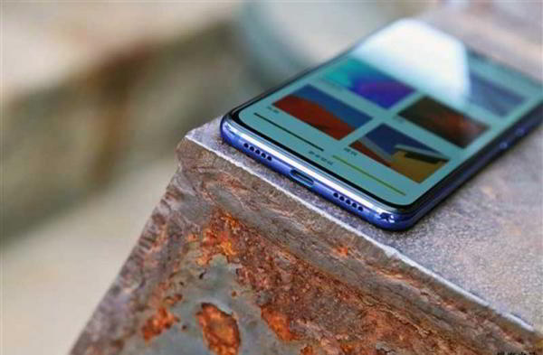 Обзор Xiaomi Mi 9 SE уменьшенной версии флагмана Обзор Xiaomi Mi 9 SE уменьшенной версии флагмана