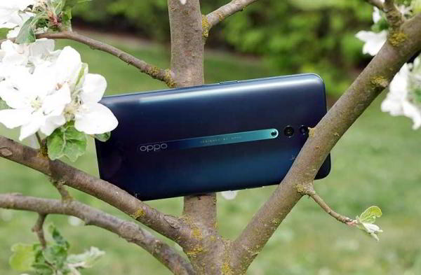 Обзор Oppo Reno: уникальный телефон с выдвижной камерой Обзор Oppo Reno: уникальный телефон с выдвижной камерой