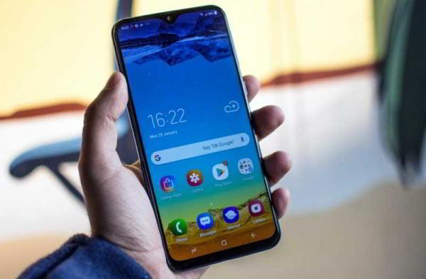 Обзор Samsung Galaxy M20: угроза смартфонам Xiaomi и Huawei Обзор Samsung Galaxy M20: угроза смартфонам Xiaomi и Huawei