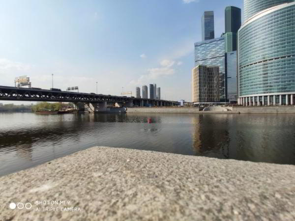 Какой смартфон снимает лучше: фототест для Huawei P30 Pro, Samsung Galaxy S10 и Xiaomi Mi 9 Какой смартфон снимает лучше: фототест для Huawei P30 Pro, Samsung Galaxy S10 и Xiaomi Mi 9