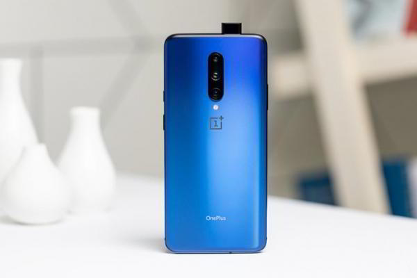 Смартфон OnePlus 7 Pro получил AMOLED-экран, супербыструю зарядку и выдвижную камеру Смартфон OnePlus 7 Pro получил AMOLED-экран, супербыструю зарядку и выдвижную камеру