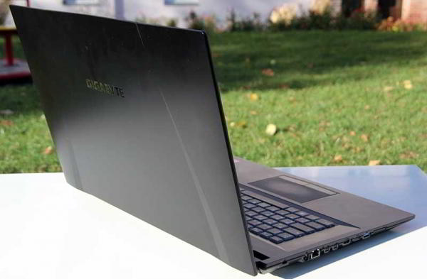 Обзор Gigabyte Sabre 17: мощного ноутбука среднего класса Обзор Gigabyte Sabre 17: мощного ноутбука среднего класса