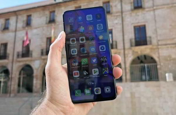 Обзор Oppo Reno: уникальный телефон с выдвижной камерой Обзор Oppo Reno: уникальный телефон с выдвижной камерой