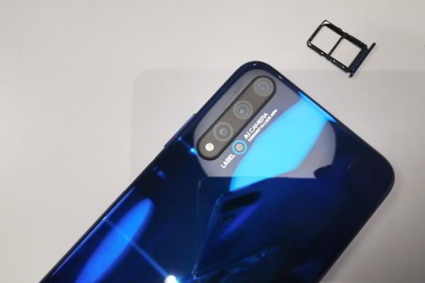 Первый взгляд на смартфоны Honor 20: грядут перемены Первый взгляд на смартфоны Honor 20: грядут перемены