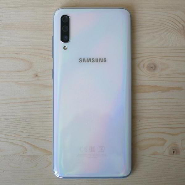 Обзор смартфона Samsung Galaxy A70: внушительный экран и емкая батарея Обзор смартфона Samsung Galaxy A70: внушительный экран и емкая батарея