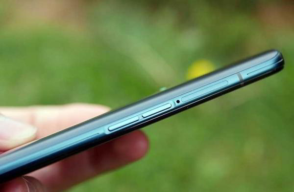 Обзор Oppo Reno: уникальный телефон с выдвижной камерой Обзор Oppo Reno: уникальный телефон с выдвижной камерой