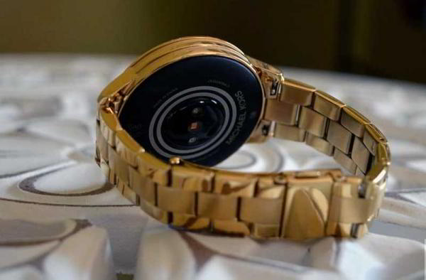 Обзор Michael Kors Access Runway: функциональные и модные умные часы Обзор Michael Kors Access Runway: функциональные и модные умные часы