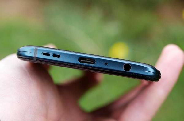 Обзор Oppo Reno: уникальный телефон с выдвижной камерой Обзор Oppo Reno: уникальный телефон с выдвижной камерой