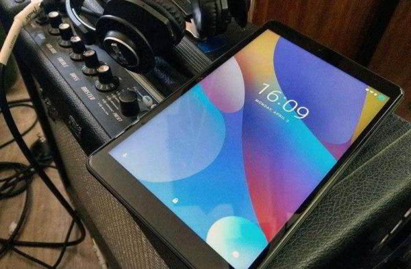 Обзор Chuwi Hi9 бюджетного планшета для игр Обзор Chuwi Hi9 бюджетного планшета для игр