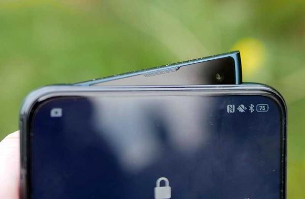 Обзор Oppo Reno: уникальный телефон с выдвижной камерой Обзор Oppo Reno: уникальный телефон с выдвижной камерой