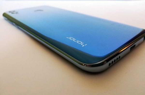 Обзор Honor 10 Lite: бюджетный телефон с потрясной внешностью Обзор Honor 10 Lite: бюджетный телефон с потрясной внешностью