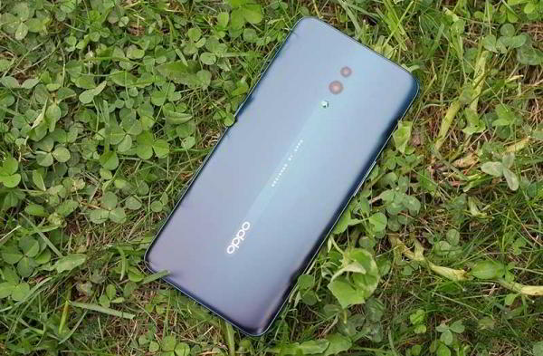 Обзор Oppo Reno: уникальный телефон с выдвижной камерой Обзор Oppo Reno: уникальный телефон с выдвижной камерой