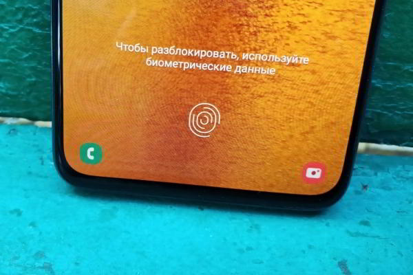 Обзор Samsung Galaxy A70: смартфон с огромным экраном и мощной батареей Обзор Samsung Galaxy A70: смартфон с огромным экраном и мощной батареей