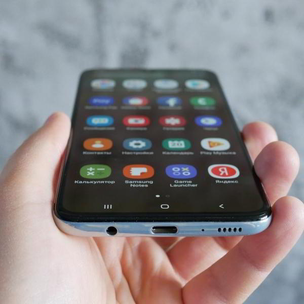 Обзор смартфона Samsung Galaxy A70: внушительный экран и емкая батарея Обзор смартфона Samsung Galaxy A70: внушительный экран и емкая батарея