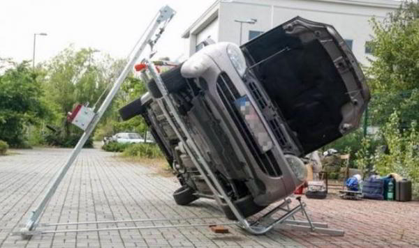 Супердомкрат «Its a Jack» поможет аккуратно заглянуть под любую машину Супердомкрат «Its a Jack» поможет аккуратно заглянуть под любую машину