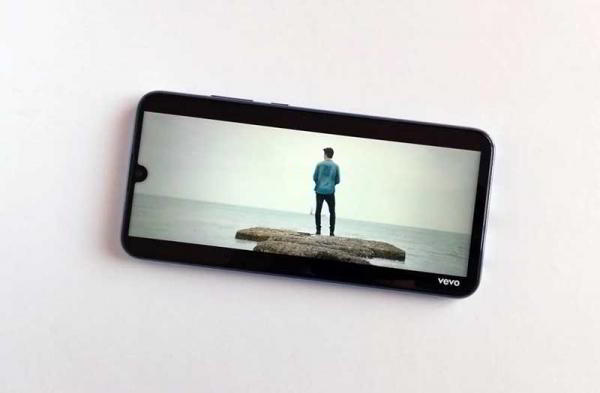 Обзор Honor 10 Lite: бюджетный телефон с потрясной внешностью Обзор Honor 10 Lite: бюджетный телефон с потрясной внешностью