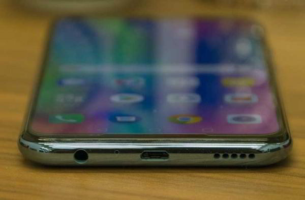 Обзор Honor 10 Lite: бюджетный телефон с потрясной внешностью Обзор Honor 10 Lite: бюджетный телефон с потрясной внешностью