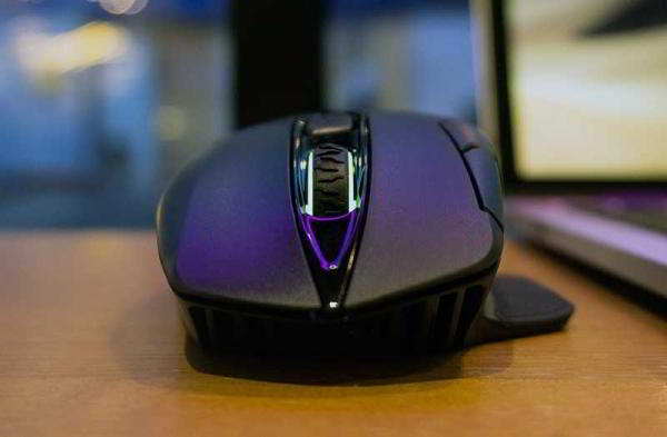 Обзор Corsair Dark Core SE большой беспроводной мыши Обзор Corsair Dark Core SE большой беспроводной мыши