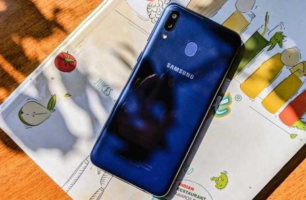 Обзор Samsung Galaxy M20: угроза смартфонам Xiaomi и Huawei Обзор Samsung Galaxy M20: угроза смартфонам Xiaomi и Huawei