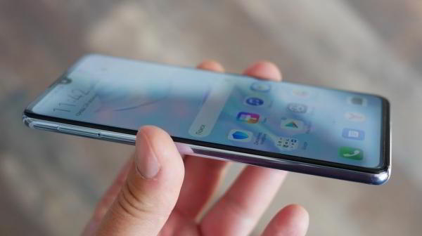 Обзор смартфона Huawei P30: базовый флагман Обзор смартфона Huawei P30: базовый флагман