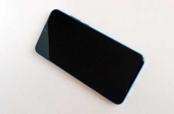 Обзор Honor 10 Lite: бюджетный телефон с потрясной внешностью Обзор Honor 10 Lite: бюджетный телефон с потрясной внешностью