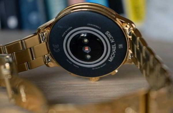 Обзор Michael Kors Access Runway: функциональные и модные умные часы Обзор Michael Kors Access Runway: функциональные и модные умные часы
