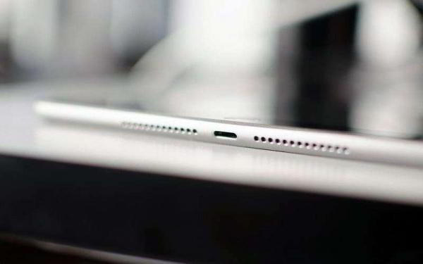 Обзор Apple iPad (2018) — Новый iPad почти не обновлён, но остаётся королём планшетов Обзор Apple iPad (2018) — Новый iPad почти не обновлён, но остаётся королём планшетов