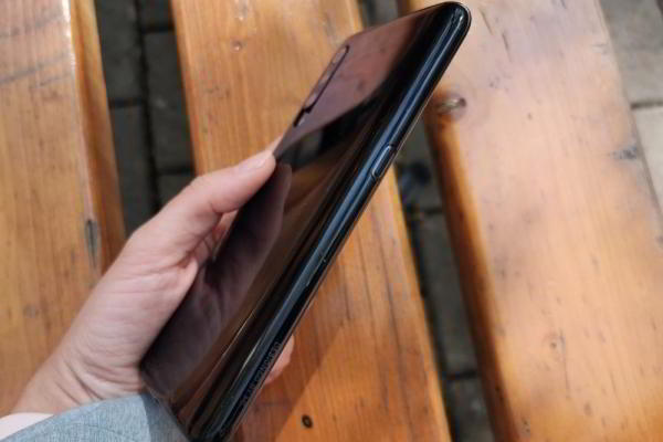 Обзор Xiaomi Mi 9: недорогой флагман Обзор Xiaomi Mi 9: недорогой флагман