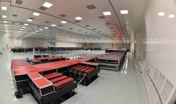 Ученые тестируют рекордный 10-петаваттный лазер, способный испарять материю Ученые тестируют рекордный 10-петаваттный лазер, способный испарять материю