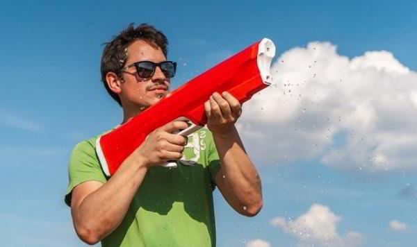 Пистолет-пулемет Spyra One стреляет «водяными пулями» подобно оружию пришельцев Пистолет-пулемет Spyra One стреляет «водяными пулями» подобно оружию пришельцев